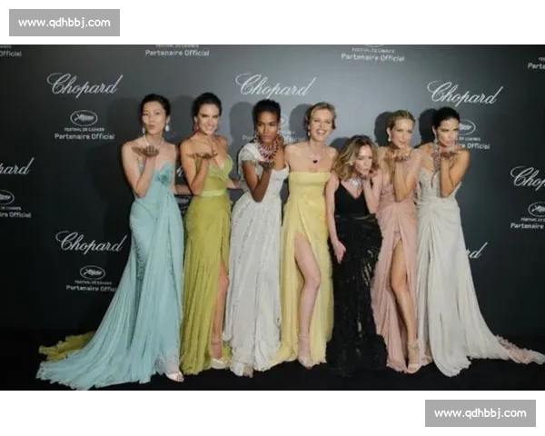 李娜旗袍坐镇晚宴，卡琳斯卡娅美出圈！香港网赛星光浓